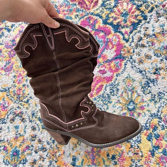 Iconic leather brown and pink contrast stitch cowboy boots - Picture 6 of 11